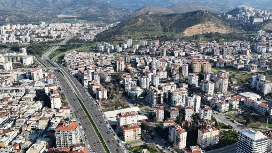 İzmir Büyükşehir Belediyesi Girne ve Nazım Hikmet bulvarlarını 150 metrelik üst geçitle bağlayacak