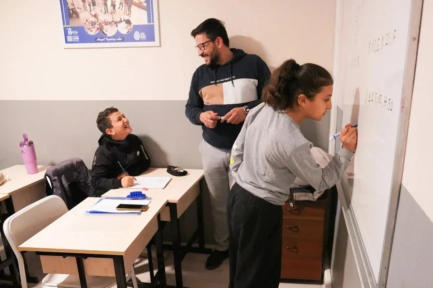 Tepebaşı Belediye Başkanı Dt. Ahmet Ataç: “Hiçbir çocuk ekonomik zorluk nedeniyle eğitimden mahrum kalmamalı”