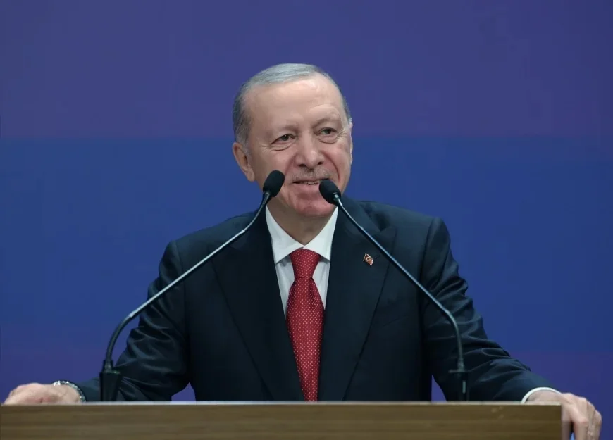 Cumhurbaşkanı ve AK Parti Genel Başkanı Recep Tayyip Erdoğan: “Vesayetçilerin ördüğü tek tipçi duvarlar kadınların mücadelesiyle yıkılmıştır”
