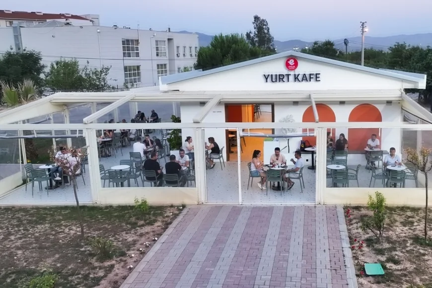 Efeler Belediye Başkanı Anıl Yetişkin’in hizmete sunduğu Yurt Kafe üniversitelilerin buluşma noktası oldu