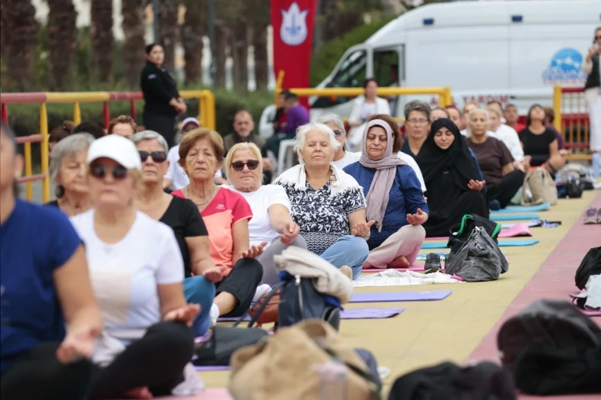 Konaklılar Denizatı Parkı’nda yoga, aerodans ve pilatesle güne enerjik başladı
