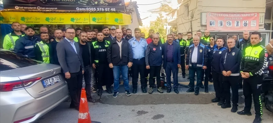 Yalova Belediyesi 60 kişilik ekiple Bağlarbaşı ve Fevzi Çakmak mahallelerinde kapsamlı temizlik yaptı