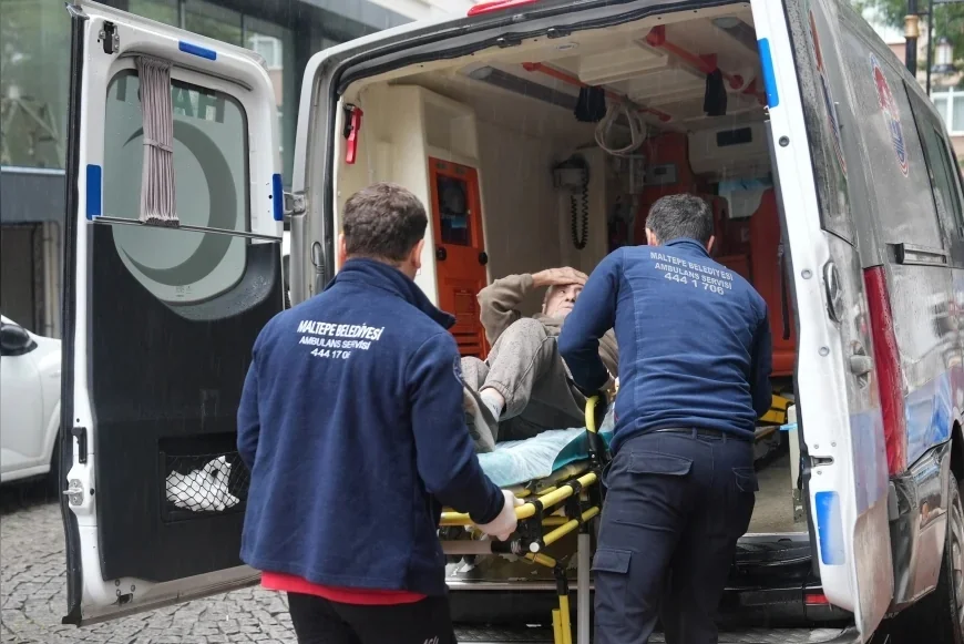 Maltepe Belediyesi hasta nakil ambulanslarıyla sağlık kuruluşlarına ulaşımı destekliyor