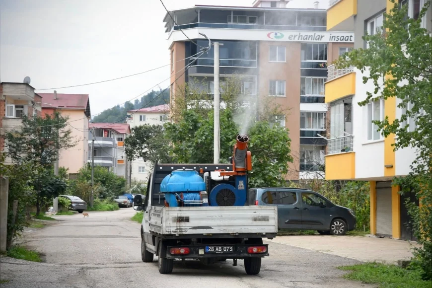 Giresun Belediyesi sonbaharda sivrisinek ve haşerelere karşı ilaçlama çalışmalarını sürdürüyor