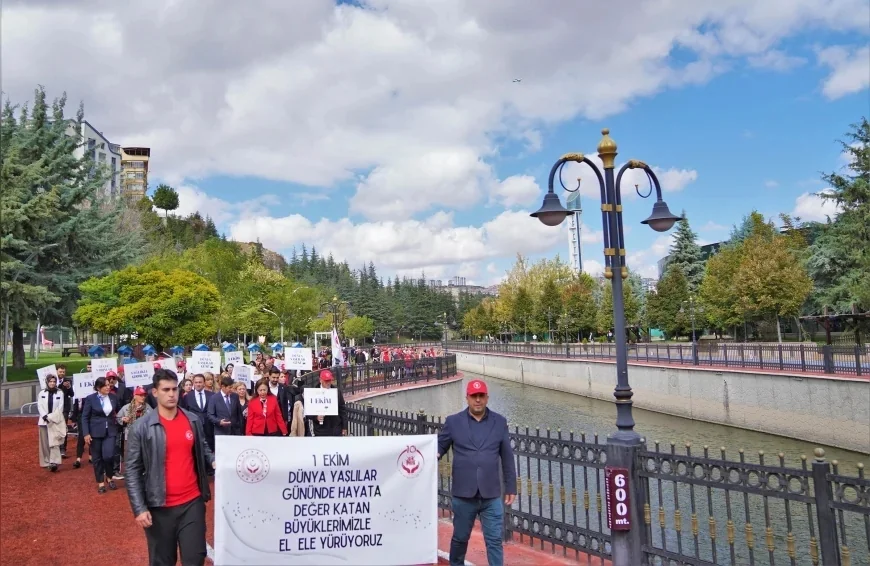 Keçiören’de Dünya Yaşlılar Günü yürüyüş, müzik ve buluşmalarla kutlandı