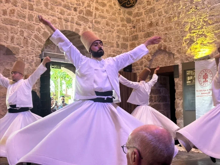 Antalya Mevlevîhânesi’nde sema gösterisiyle kültür ve maneviyat buluştu