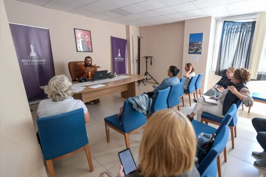 İzmir Büyükşehir Belediyesi 10 aylık eğitimlerle yazarlık yolculuğunu profesyonel zemine taşıyor