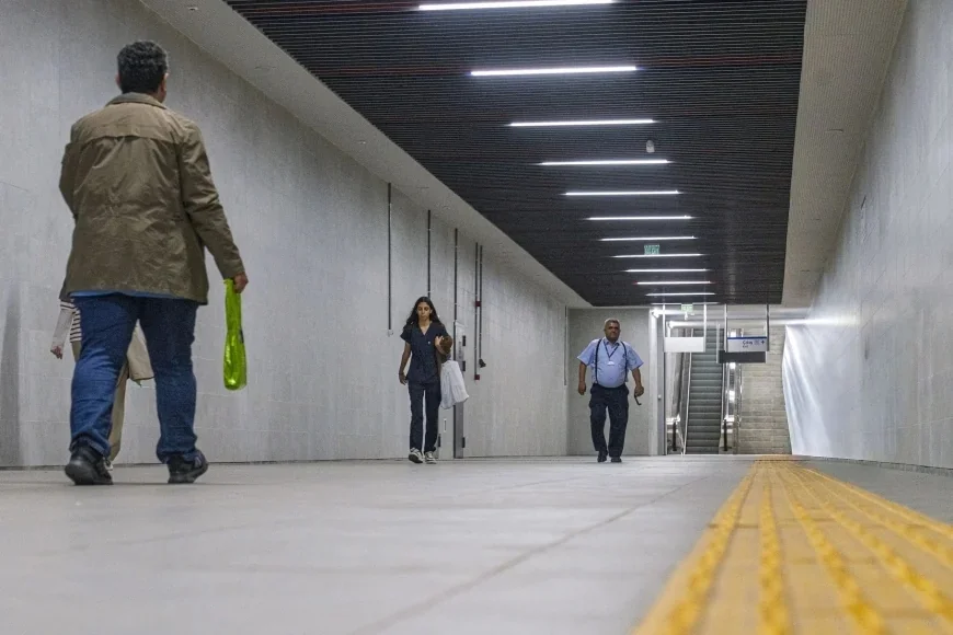 İzmir Metrosu’ndan Dokuz Eylül Üniversitesi Hastanesi’ne kesintisiz yaya tüneli hizmete açıldı