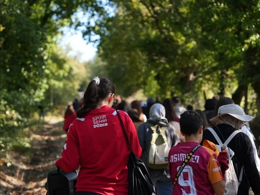 Düzce’de Dünya Yürüyüş Günü’nde 150 genç doğal parkurda 5 kilometre yürüdü