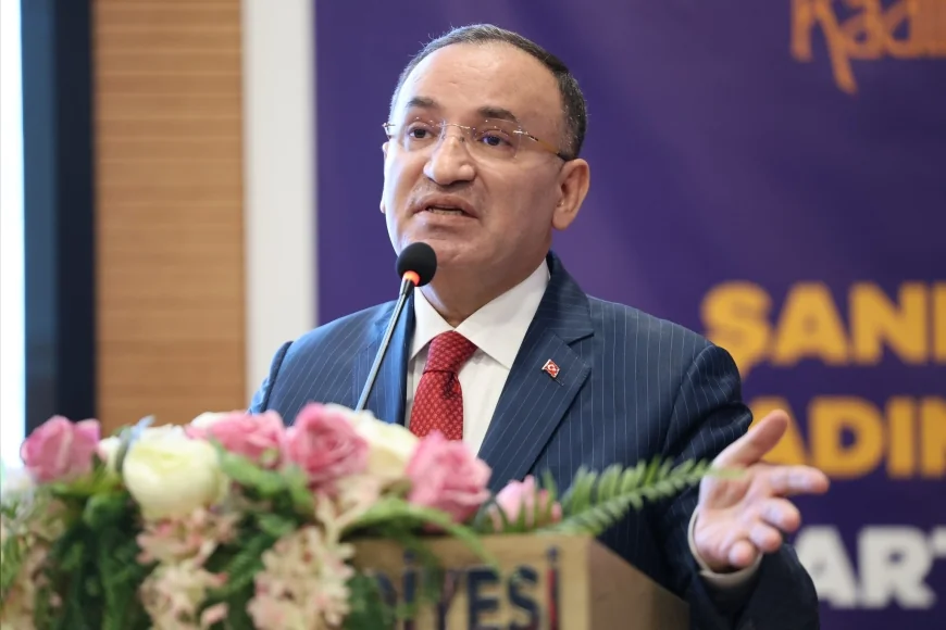 TBMM Başkanvekili Bekir Bozdağ sağlık sorunları ve yapılan değerlendirmelerin ardından görevinden istifa etti