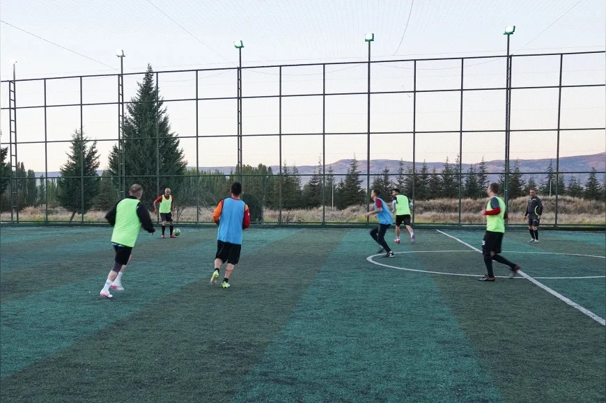 Tepebaşı’nda Cumhuriyet coşkusu sahaya taşındı, geleneksel futbol turnuvası başladı