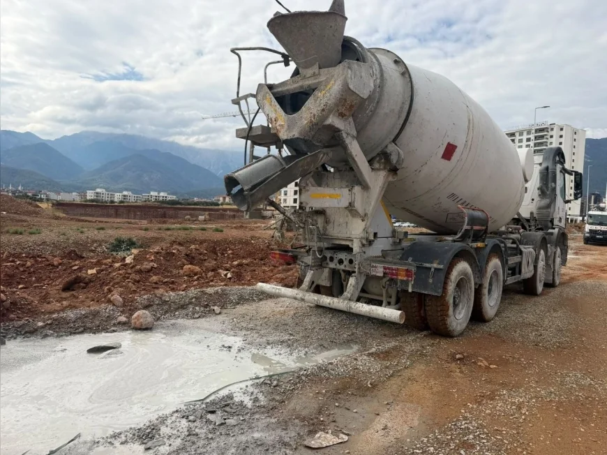 Denizli Büyükşehir Belediyesi: “Yola ve yol kenarına beton harcı dökenlere geçit verilmiyor”