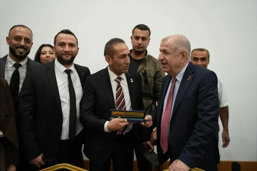 Zafer Partisi Genel Başkanı Prof. Dr. Ümit Özdağ’dan Antalya’da Konyaaltı Muhtarlar Derneği’ne Ziyaret