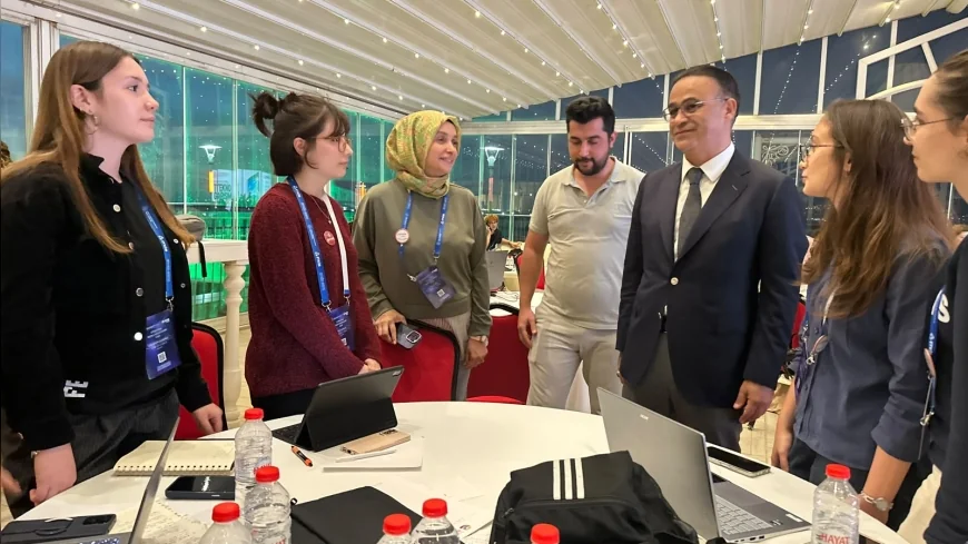 İzmir İl Millî Eğitim Müdürü Dr. Ömer Yahşi, ETKİM Genç Tekno Girişim Kampı’nda Gençlerin Teknoloji Projelerini İnceledi