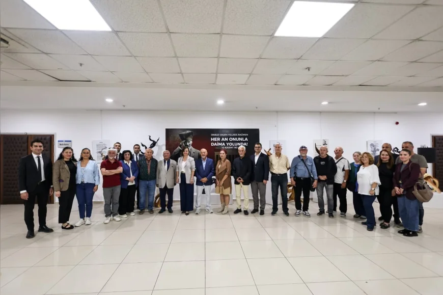 Karabağlar’da Fikret Doğan’ın Denizden Toplanan Ardıç Köklerinden Oluşturduğu 27 Eserlik Çevre Dostu Heykel Sergisi Açıldı