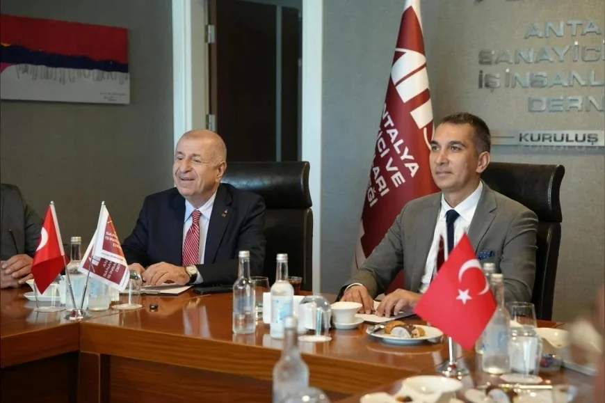Zafer Partisi Genel Başkanı Prof. Dr. Ümit Özdağ, Antalya Sanayici ve İş İnsanları Derneği’ni Ziyaret Etti
