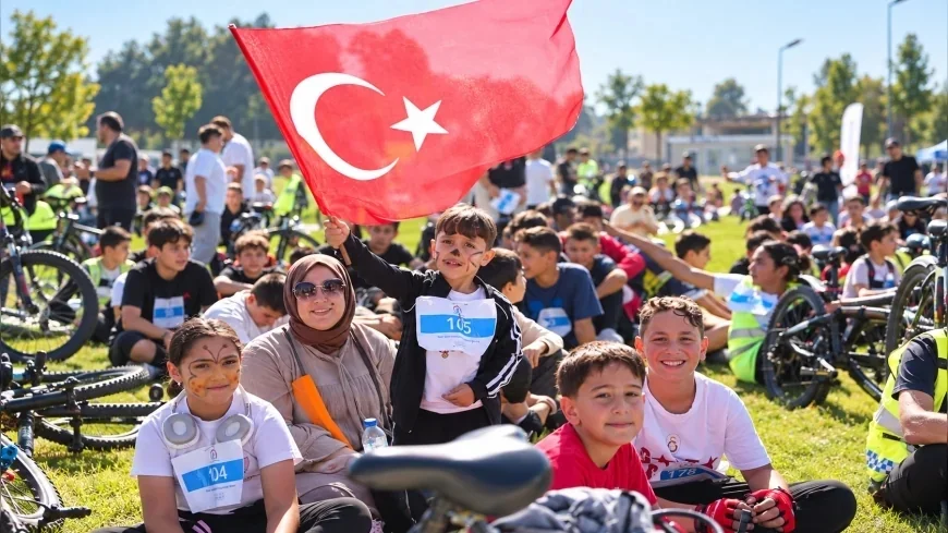 Düzce’de 450 Bisikletli Şehir Turunda Buluştu, 5 Kilometrelik Parkurda Pedal Çevirdi