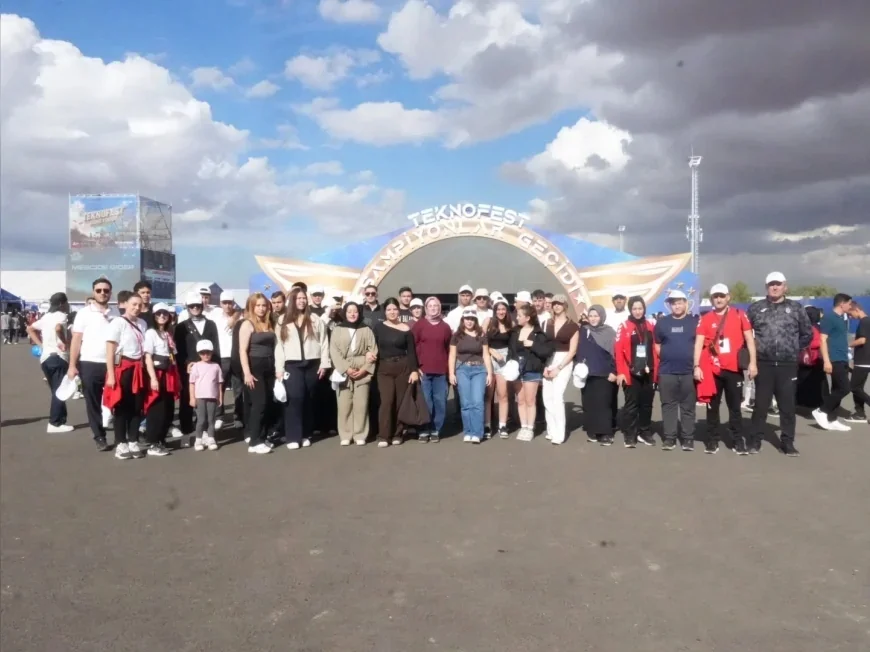 DÜZCE BELEDİYESİ GENÇLİK OFİSİNDEN 40 GENÇ TEKNOFEST GÜNEYDOĞU İÇİN ŞANLIURFA’YA GİTTİ, TARİH VE TEKNOLOJİYİ BİR ARADA KEŞFETTİ