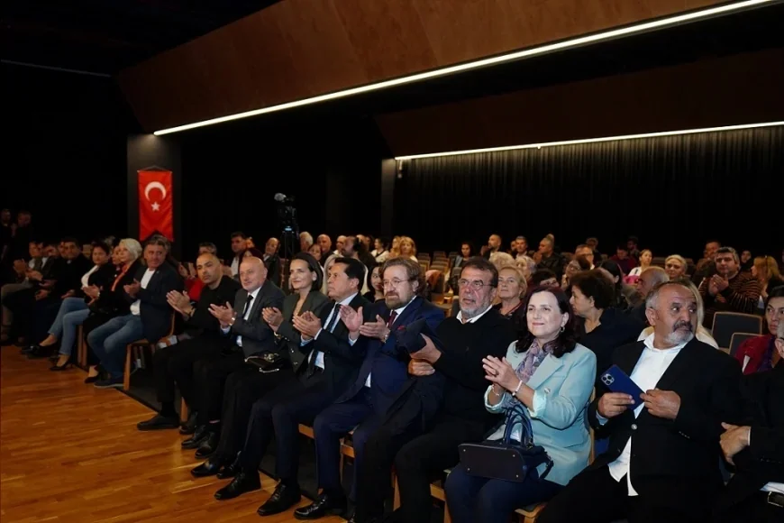 BEYLİKDÜZÜ’NDE YAŞAR KEMAL DOĞUM GÜNÜNDE ANILDI: “SESLERİ VE ESERLERİ YÜREĞİMİZDE YAŞAMAYA DEVAM EDİYOR”