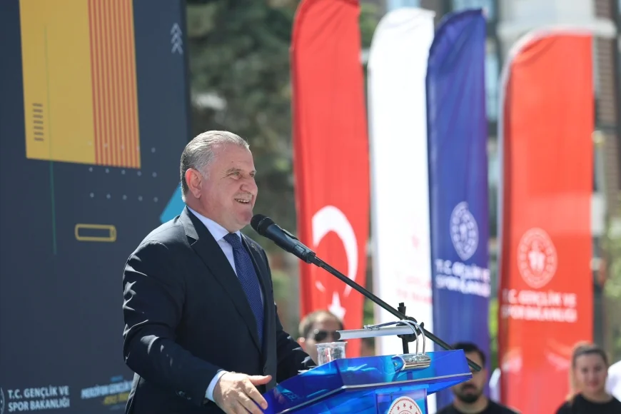 Gençlik ve Spor Bakanı Dr. Osman Aşkın Bak: “2026-2027 Dönemi Burs ve Kredi Başvuruları Başladı”