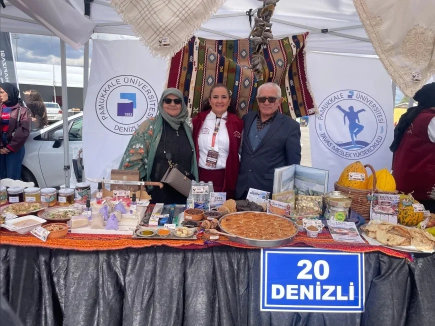 Denizli Mutfağı Guinness Rekoru Kıran Dünyanın En Büyük Anadolu Sofrasında Yöresel Lezzetleriyle Yer Aldı