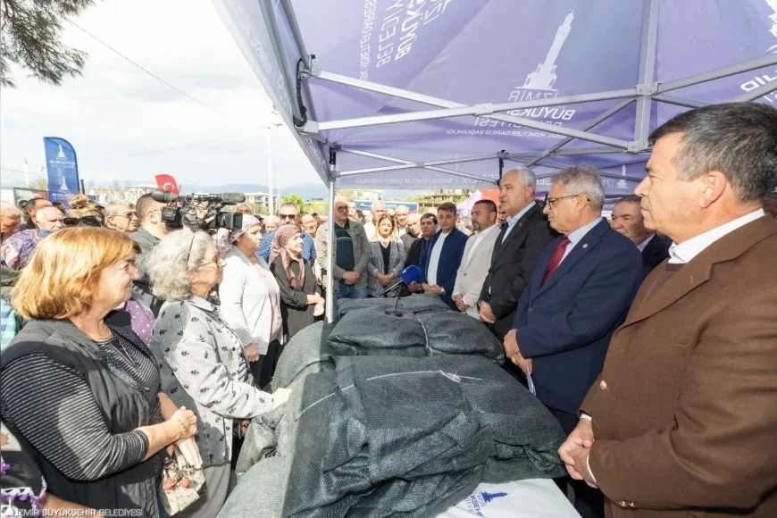 İzmir Büyükşehir Belediyesi Kemalpaşa’da 391 Zeytin Üreticisine Hasat ve Tarımsal Mücadele Desteği Sağladı