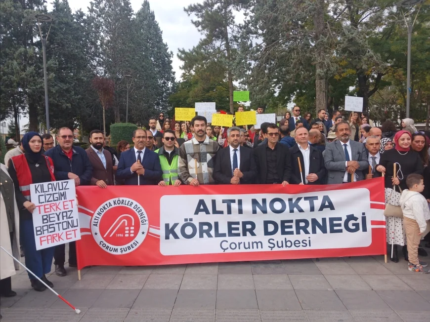 Çorum’da Görme Engelliler Beyaz Bastonlarıyla Yürüdü, Kılavuz Çizgileri İçin Duyarlılık Çağrısı Yapıldı