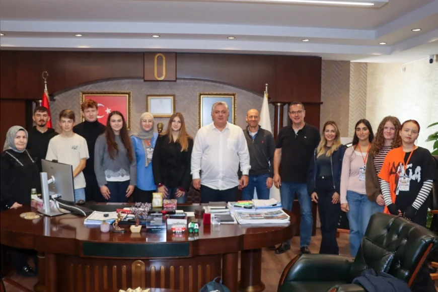 Yalova Belediye Başkanı Mehmet Gürel, Almanya’nın Rottenburg Kentinden Gelen Öğrenci ve Eğitimcileri Ağırladı