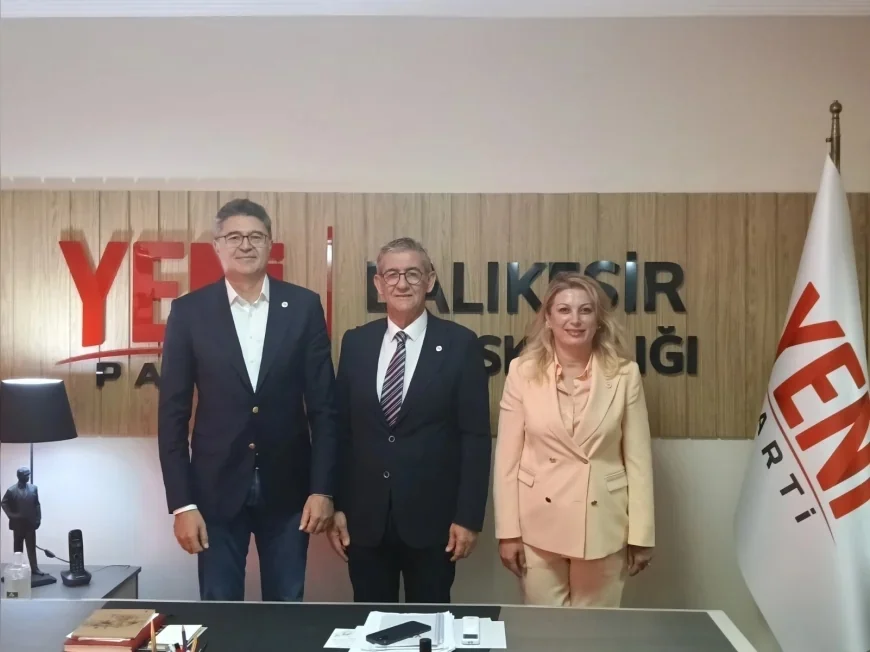 Balıkesir’de Yeni Parti İl ve İlçe Başkanlıklarının Yeni Hizmet Binaları Törenle Açıldı