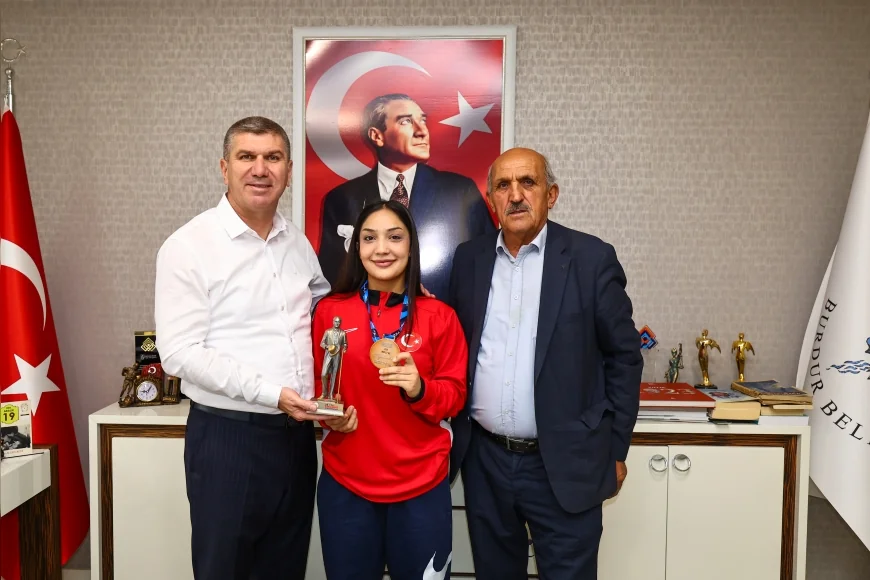 Burdur Belediye Başkanı Ali Orkun Ercengiz: “Bayrağımızın Uluslararası Arenada Dalgalanması Büyük Bir Gurur