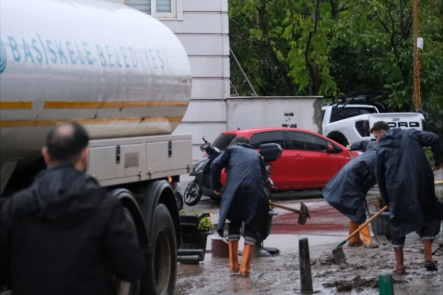Başiskele Belediyesi Şiddetli Yağışa Karşı Tüm Birimleriyle Teyakkuza Geçti, Ekipler Gece Boyunca Sahada Görev Yaptı