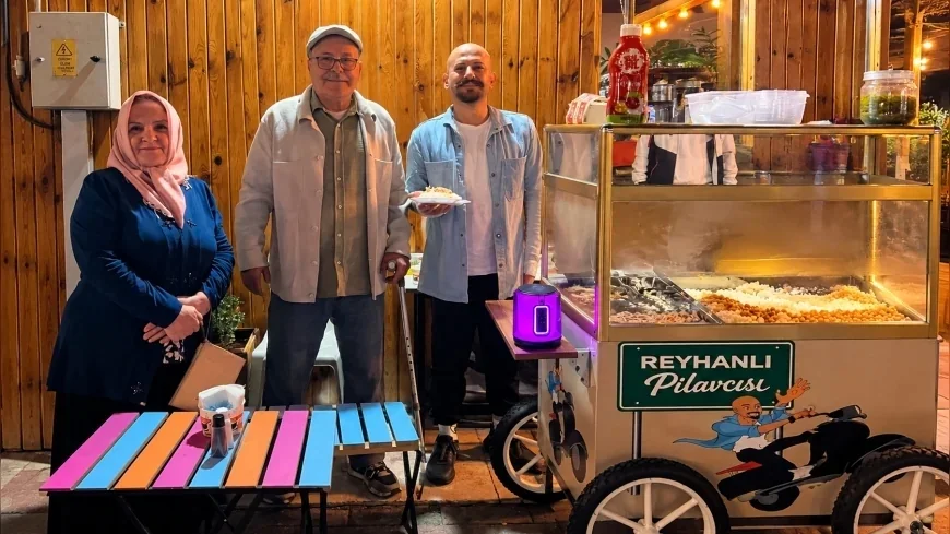 Reyhanlı’da Öğretmen Ahmet’in Pilav Girişimi İlgi Görüyor: “Pilavdan Dönenin Kaşığı Kırılsın”