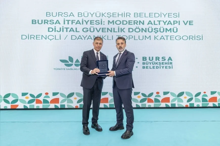 Türkiye Sağlıklı Kentler Birliği Başkanı Dr. Cemil Tugay, Sağlıklı Şehirler Yarışması’nda Ödülleri Takdim Etti