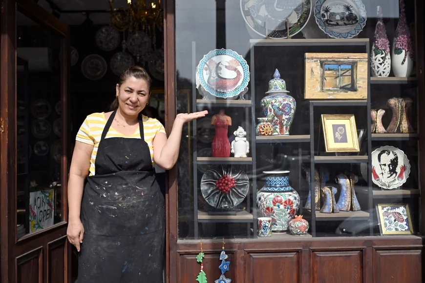 Mersin Büyükşehir Belediyesi Tarsus’ta Esnaf Vitrinlerini Sanat Galerisine Dönüştürdü: Sanat Sokaklara Taşındı