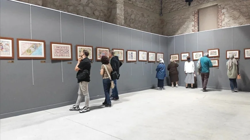 Adana’da Yaşar Kemal’in 57 Kitabı Minyatür Sanatıyla Buluştu: “Büyük Ustayı Kendi Topraklarında Yeniden Ağırlıyoruz”