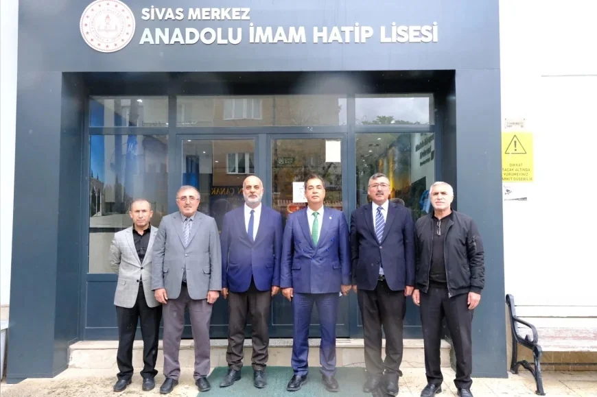Sivas Cumhuriyet Üniversitesi Rektörü Prof. Dr. Ahmet Şengönül: “Hayallerinizi Büyük Tutun, Kendinize İnanın”