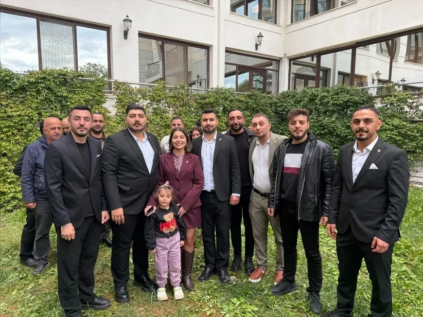 CHP Gençlik Kolları Genel Başkanı Berfin Karan Darıca’da 103 Yeni Üyenin Rozet Törenine Katıldı