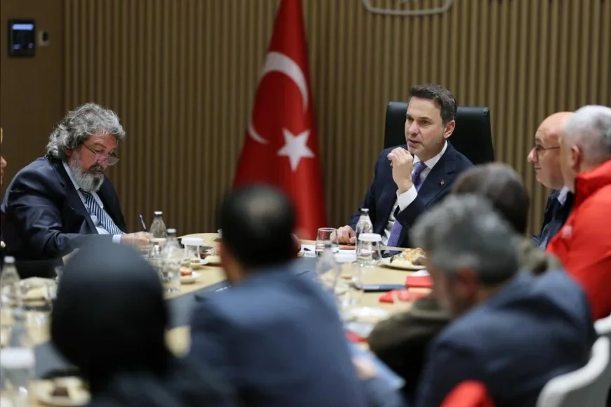 Enerji ve Tabii Kaynaklar Bakanı Alparslan Bayraktar TİGAD Buluşmasında Türkiye’nin 2040 Enerji Vizyonunu ve Stratejik Hedeflerini Açıkladı