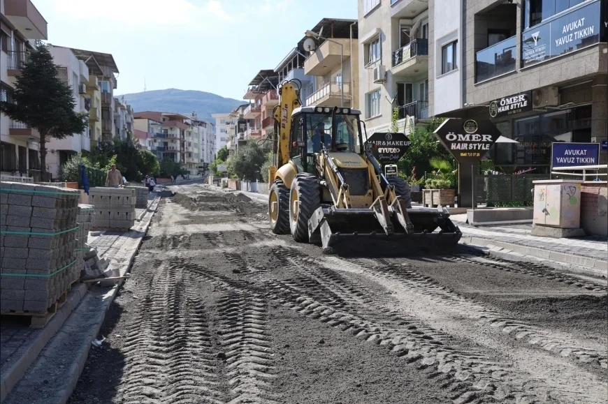 Söke Belediyesi Futbol Sokak ve Esin Sokak’ta Yol Yenileme Çalışmalarını Hızlandırdı