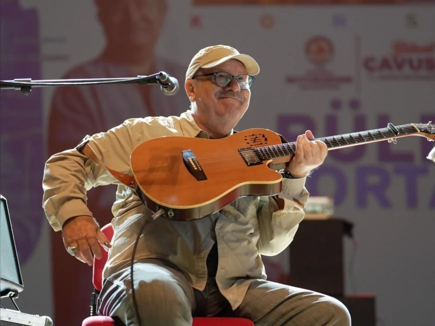 Denizli Büyükşehir Belediyesinden Cumhuriyet’in 103. Yılına Özel Bülent Ortaçgil Konseri