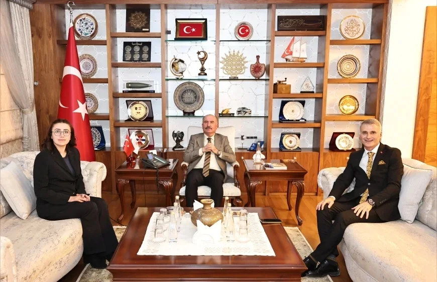 Cumhur Haber Ajansı Başkan Vekili ve İl Muhabiri Çorum Valisi Ali Çalgan’a Ziyaret: Mecitözü’nün Tarihi, Sungurlu’nun Sanayisi ve Çorum’un Gelişimi Konuşuldu