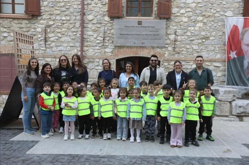 Efes Selçuk’ta Minikler Kent Belleği Ziyaretiyle Tarihi Keşfetti, Seramik Atölyesinde Antik Efes’in İzlerini Şekillendirdi
