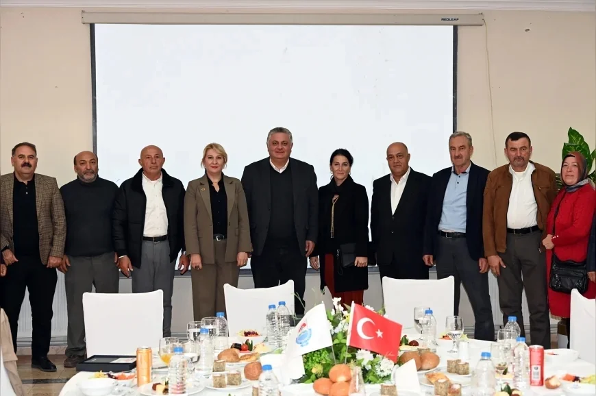 Yalova Belediye Başkanı Mehmet Gürel, Muhtarlar Günü’nde Mahalle ve Köy Muhtarlarıyla Buluşarak İş Birliği Mesajı Verdi