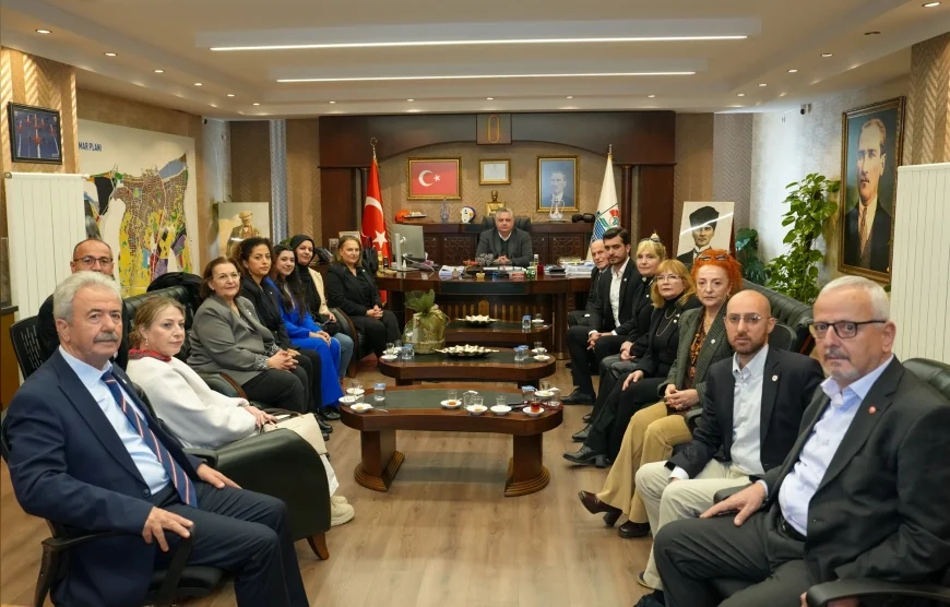 Yalova Belediye Başkanı Mehmet Gürel, Siyasi Parti Temsilcilerini, Baro Yönetimini ve Muhtarları Ağırladı