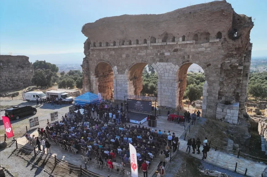 Efeler Belediye Başkanı Anıl Yetişkin, Uluslararası Mitoloji Film Festivali ile Tralleis Antik Kenti’ni tarih ve sanatın buluşma noktası yaptı