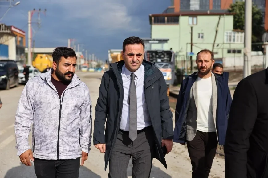 Başiskele Belediye Başkanı M. Yasin Özlü, Karamürsel Caddesi’nde 7 Bin Ton Asfalt ve Modern Üstyapı Çalışmalarını Yerinde İnceledi
