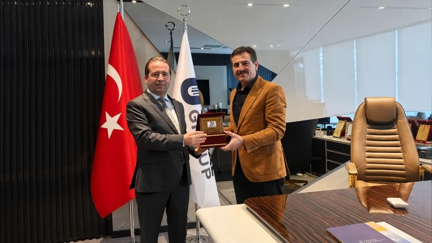 Ünsal Grup Yönetim Kurulu Başkanı Orhan Ünsal’a 7. Merhamet ve Emek Ödülleri’ne Katkılarından Dolayı Teşekkür Plaketi