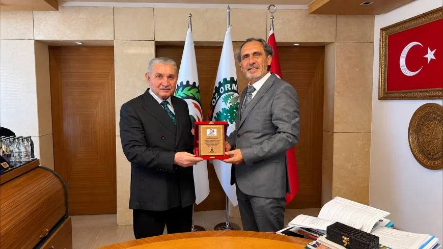 Öz Orman-İş Sendikası Genel Başkanı Settar Aslan’a 7. Merhamet ve Emek Ödülleri’ne Katkılarından Dolayı Teşekkür Plaketi