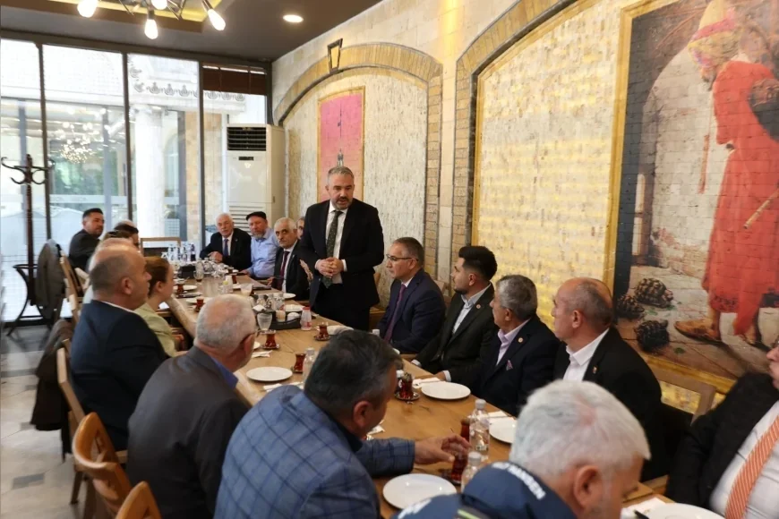 Pursaklar Belediye Başkanı Ertuğrul Çetin, Muhtarlar Günü’nde Mahalle Muhtarlarıyla Bir Araya Gelerek İş Birliği Mesajı Verdi