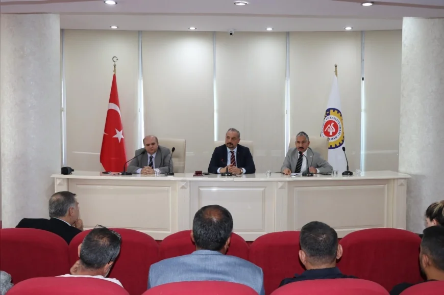 Adıyaman’da Nar Üretimi ve Pazar Olanakları Çalıştayında İhracat Potansiyeli ve Üreticilerin Sorunları Ele Alındı